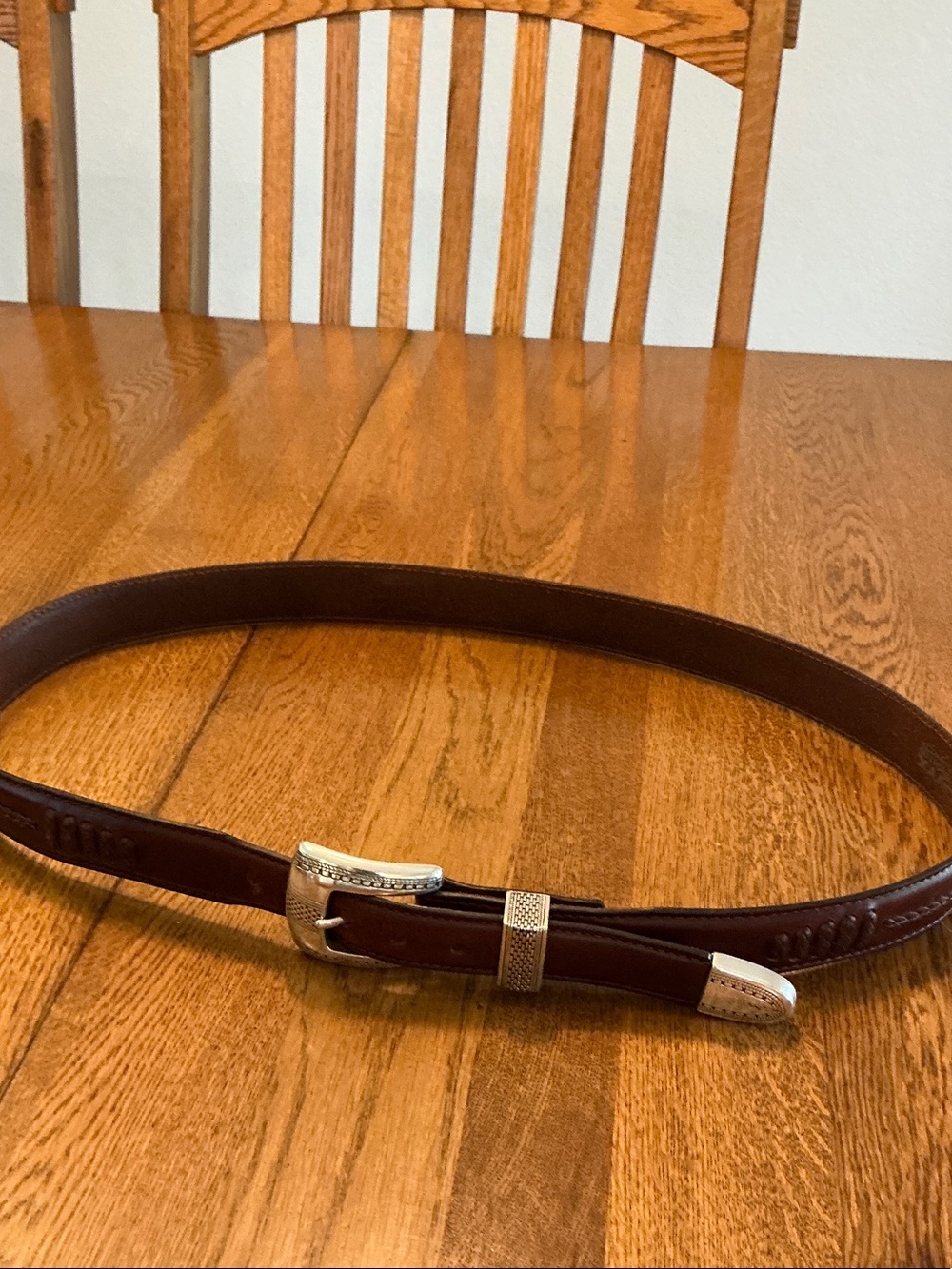 Men’s Brighton Onyx brown leather belt. Size 40. Beautiful silver buckle. Nice.